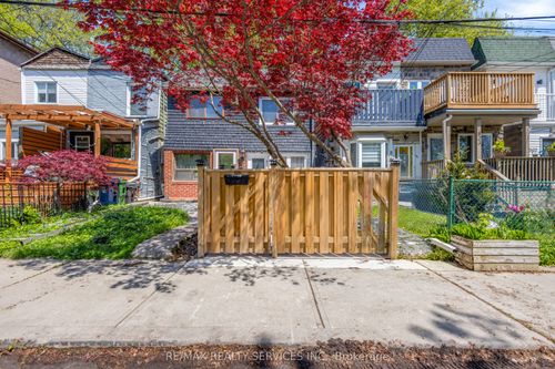 827 Craven Rd, Toronto, ON, M4L2Z7 | Card Image