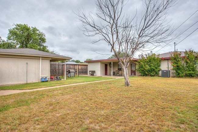 104 Largent Ave, House other with 4 bedrooms, 2 bathrooms and 2 parking in Ballinger TX | Image 33