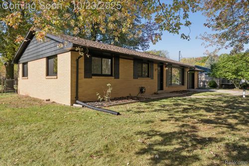 241 Raleigh Pl, Lennon, MI, 48449-9604 | Card Image