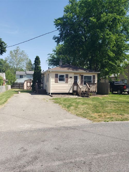 2157 Webber Ave, Burton, MI, 48529-2413 | Card Image