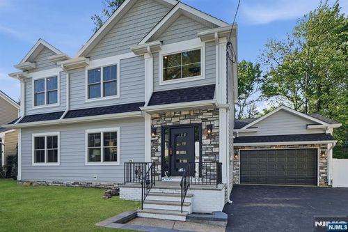 17 Blake Dr, Clark, NJ, 07066-1646 | Card Image