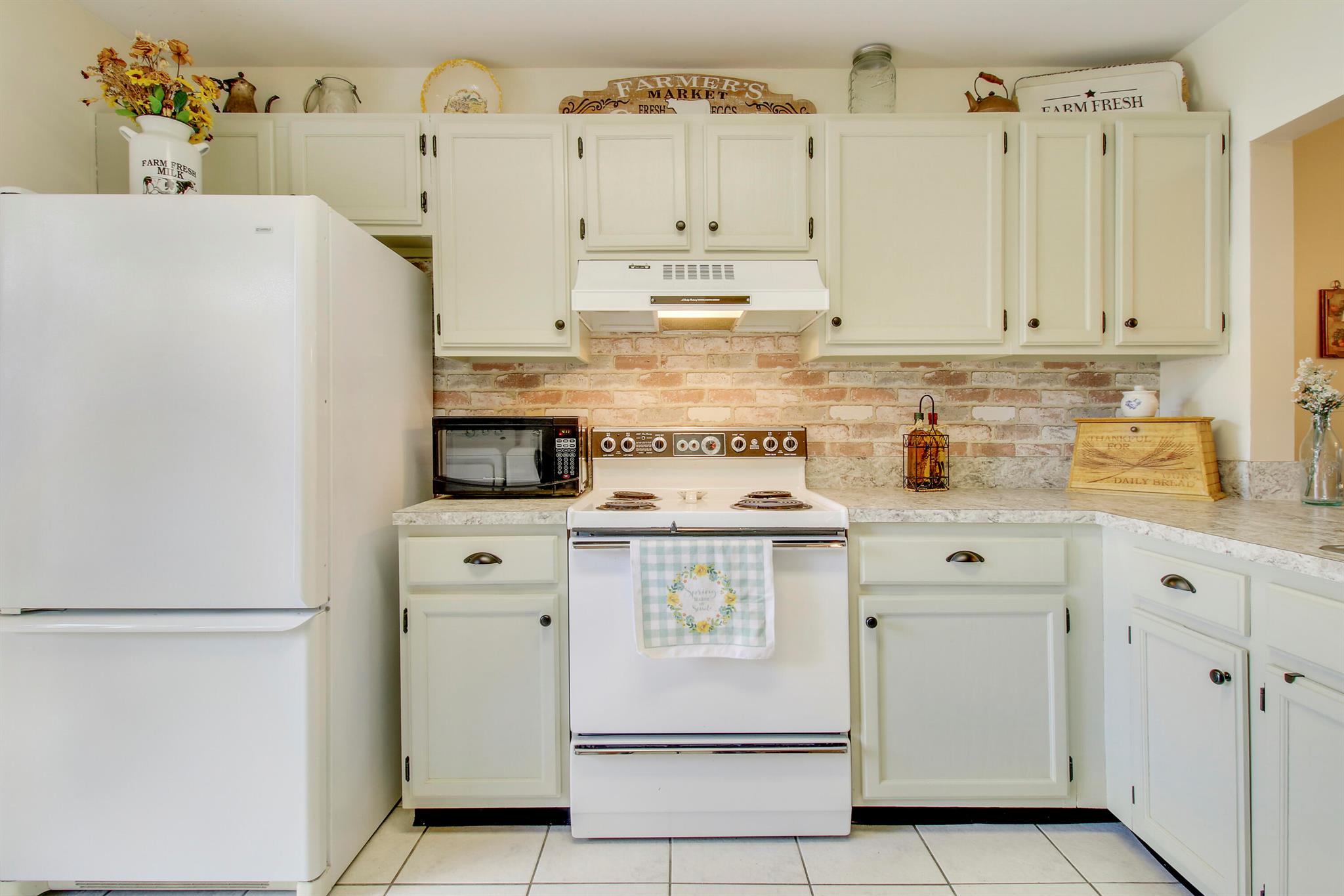 Karanda Ct, Royal Palm Beach, FL 33411