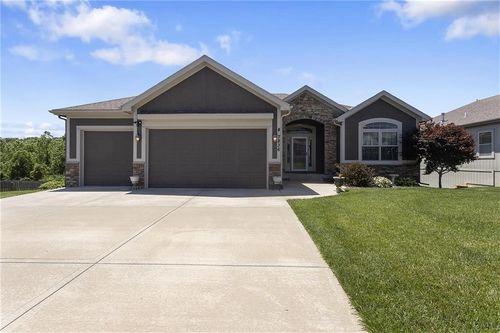 7836 N Walrond Ave, Kansas City, MO, 64119-5434 | Card Image