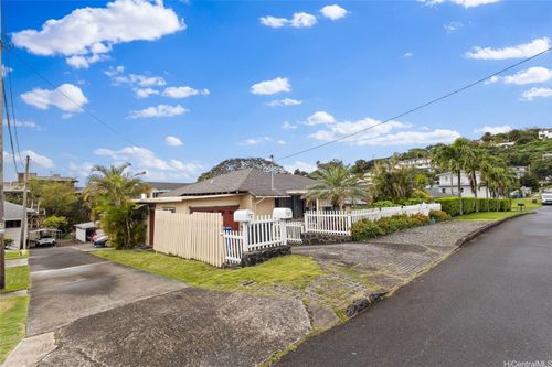 709 Twin View Dr, Honolulu, HI, 96817-1615 | Card Image