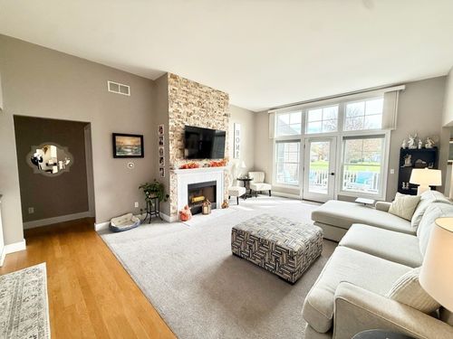 94 Storm King Dr, Portsmouth, RI, 02871-2153 | Card Image