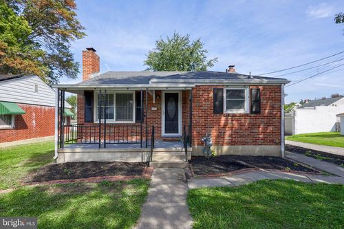831 E Maple St, YORK, PA, 17403-2846 | Card Image