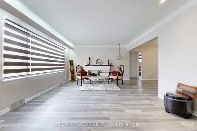 696 Norfolk St N, House other with 5 bedrooms, 3 bathrooms and 4 parking in Simcoe ON | Image 6