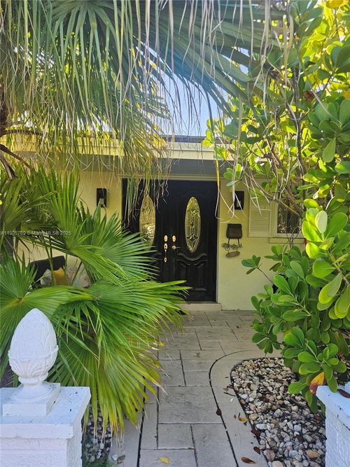 4521 Ne 15th Ter, Oakland Park, FL, 33334-4246 | Card Image