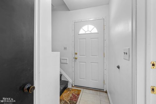 2037 Vernier Rd, Grosse Pointe Woods, MI, 48236-1581 | Card Image