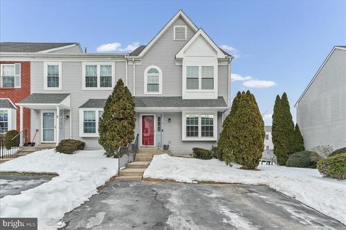 8 Eusden Dr, ASTON, PA, 19014-1240 | Card Image