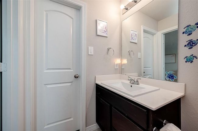 Upstairs en suite Bathroom | Image 35