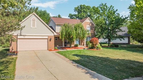 7570 Greenway Ln, West Bloomfield, MI, 48324-4797 | Card Image