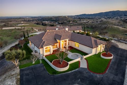 5495 Vista Serrano, Paso Robles, CA, 93446 | Card Image