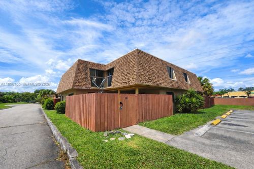 apt-14-2455 W 67th Pl, Hialeah, FL, 33016-7817 | Card Image