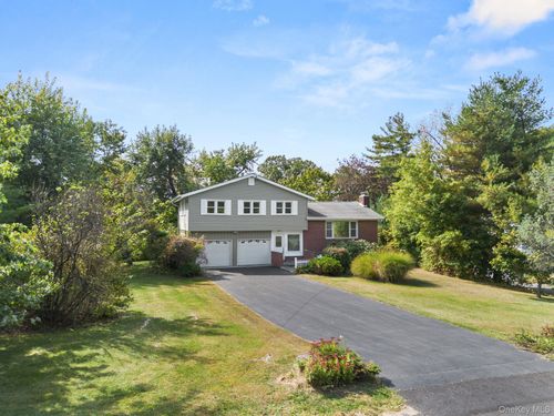 1 Manor Dr W, Poughkeepsie, NY, 12603-3778 | Card Image