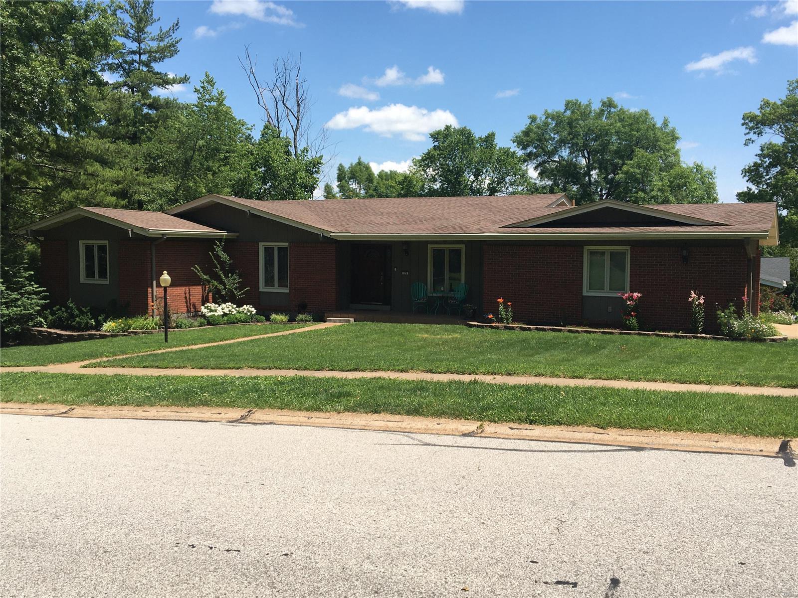 Ruthwood Dr, Ballwin, MO 63011