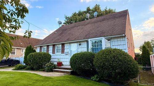 212 Ethel St, Valley Stream, NY, 11580-3147 | Card Image