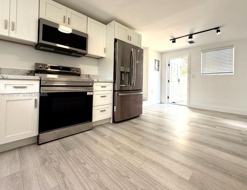 b-716 Ne 7th St, Hallandale Beach, FL, 33009-3543 | Card Image