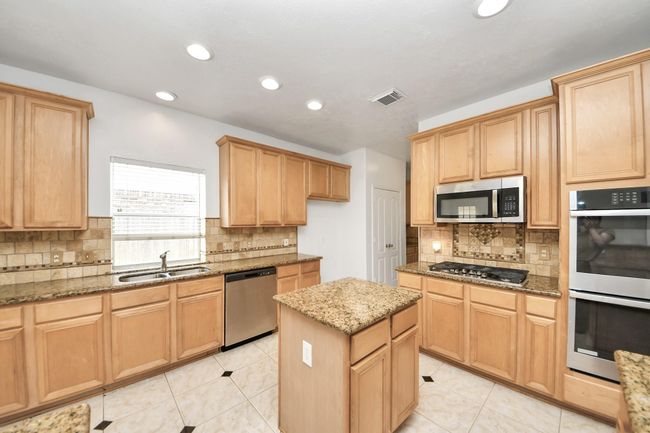 1605 Spring Glen Ln, House other with 5 bedrooms, 4 bathrooms and 2 parking in Pearland TX | Image 17