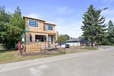 8504 148 St Nw, House detached with 4 bedrooms, 2 bathrooms and 2 parking in Edmonton AB | Image 2