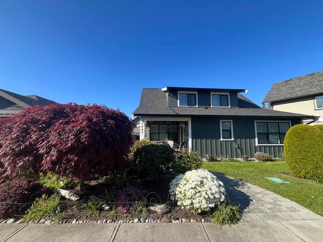 1047 Woodsworth Road, House other with 3 bedrooms, 2 bathrooms and 3 parking in Gibsons BC | Image 1