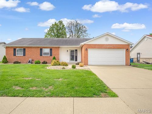 837 Kendra Ann Dr, Swansea, IL, 62226-8300 | Card Image