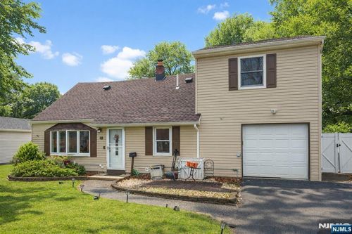 83 Village Rd, Pompton Plains, NJ, 07444-1830 | Card Image