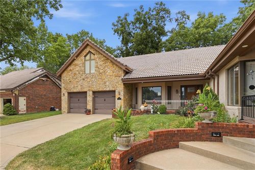 10 The Woodlands, Gladstone, MO, 64119-1852 | Card Image