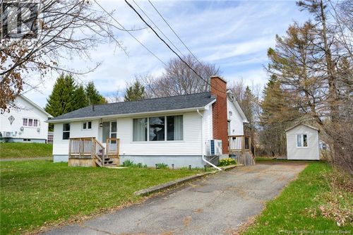 565 Hillcrest Dr, Fredericton, NB, E3A2X8 | Card Image