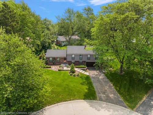 1987 Fox River Dr, Bloomfield Hills, MI, 48304-1023 | Card Image