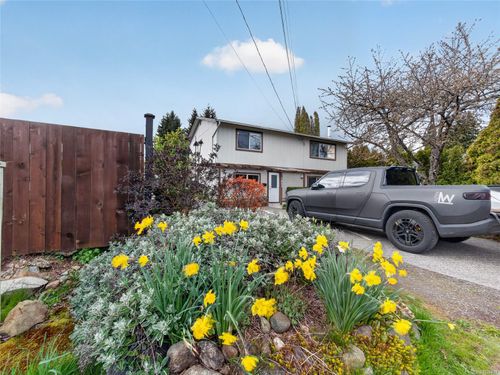 1685 Piercy Ave, Courtenay, BC, V9N3G1 | Card Image