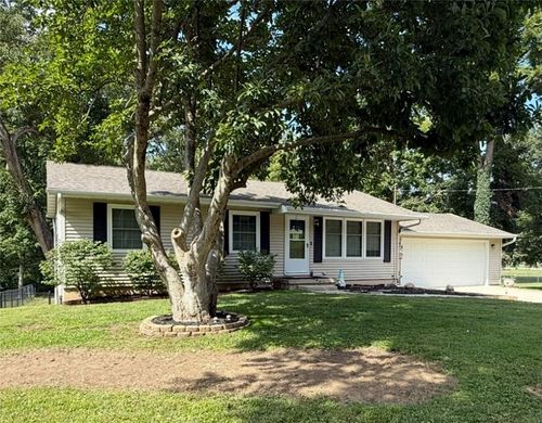 810 Sarah Dr, Decatur, IL, 62526-9338 | Card Image