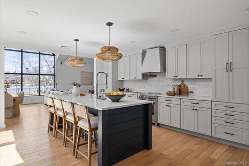 16 Shore Rd, E Patchogue, NY, 11772 | Card Image