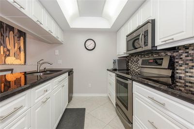 651 - 651 Waterside Dr, Condo with 3 bedrooms, 2 bathrooms and null parking in Hypoluxo FL | Image 3