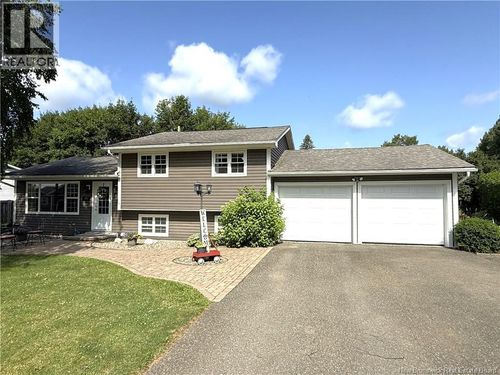 102 Scott St, Woodstock, NB, E7M2P9 | Card Image