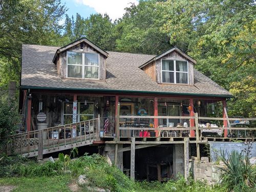 678 Love Valley Rd, Silver Point, TN, 38582-7921 | Card Image