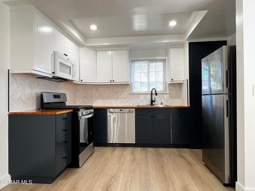 unit-1-2002 Calle La Sombra, Simi Valley, CA, 93063-3658 | Card Image