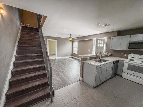 100-301 E Brockett St, Sherman, TX, 75090-4931 | Card Image