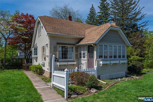 41 Center St, Midland Park, NJ, 07432-1511 | Card Image