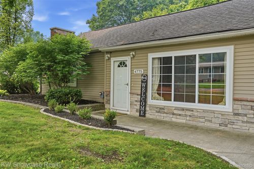 4775 Lake Grove Dr, White Lake, MI, 48383-1539 | Card Image