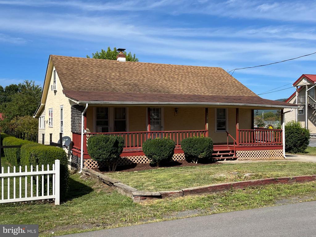 Jackson St, Moorefield, WV 26836