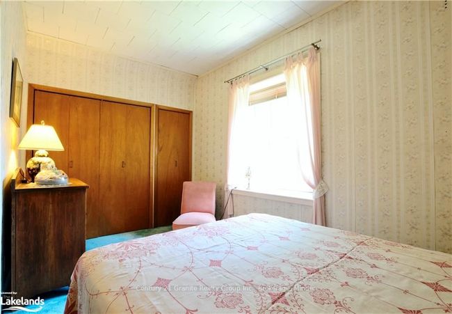 9717 Highway 118, House other with 2 bedrooms, 2 bathrooms and 8 parking in Algonquin Highlands ON | Image 24