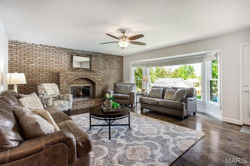 257 Big Sky Dr, Saint Charles, MO, 63304-7169 | Card Image