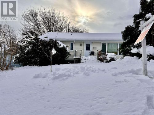 82 Sunnybrae Ave, Halifax, NS, B3N2G7 | Card Image