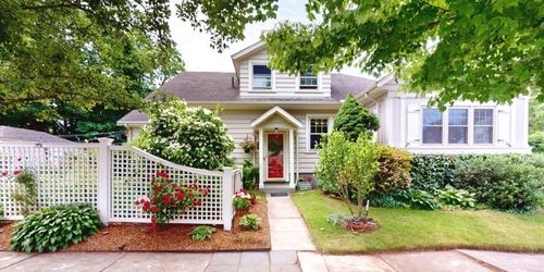 130 Grace St, Cranston, RI, 02910-3420 | Card Image
