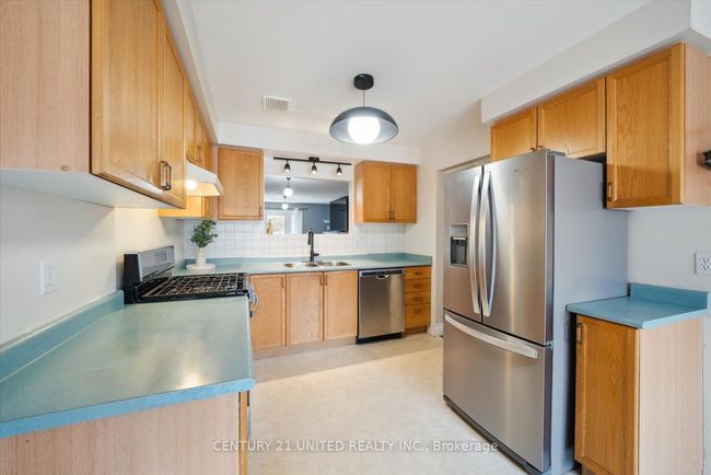 1343 Eagle Cres, House attached with 3 bedrooms, 2 bathrooms and 2 parking in Peterborough ON | Image 12