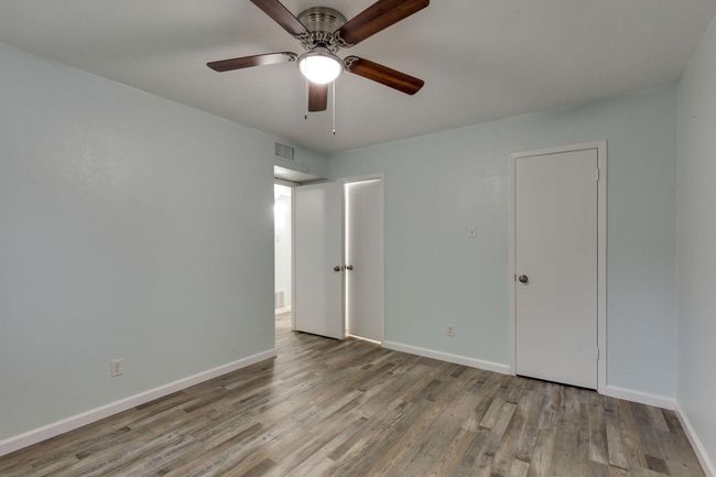 411 S Dooley St, Condo with 10 bedrooms, 5 bathrooms and 8 parking in Grapevine TX | Image 17