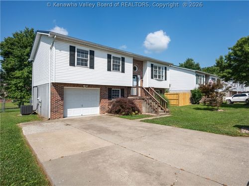 111 Hampton Ln, Hurricane, WV, 25526-1052 | Card Image