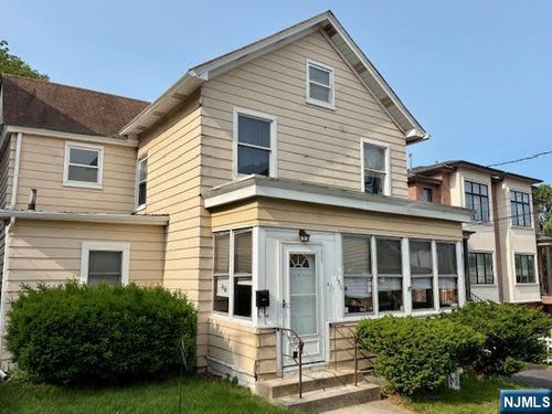 686 Probst Ave, Fairview, NJ, 07022-1043 | Card Image