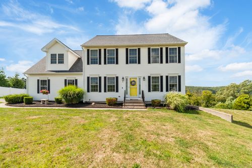 7 Northview Dr, Guilford, CT, 06437-3674 | Card Image